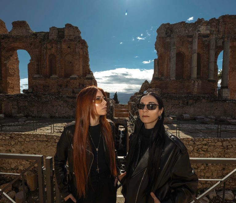 Taormina, Giolì & Assia al Teatro Antico il 29 giugno con le riprese aeree di Pio Andrea Peri