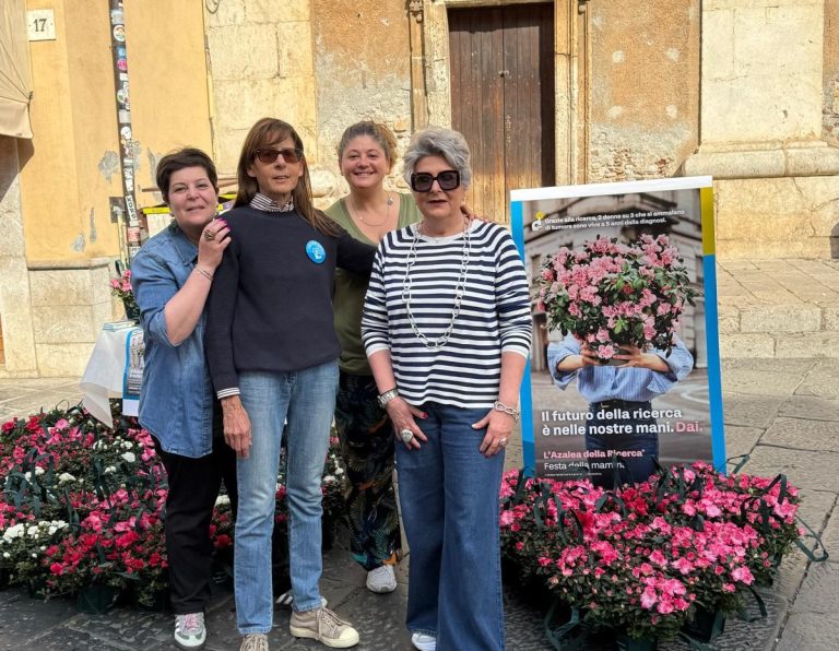 Le azalee per la ricerca Airc: anche Taormina sostiene la lotta al cancro