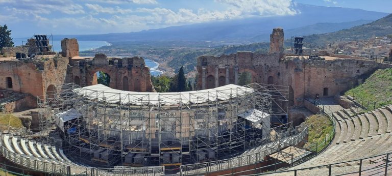 Caos sull’evento Bulgari al Teatro Antico, De Luca spara a zero sul direttore di Parco di Naxos-Taormina: “Inadeguato e divisivo”