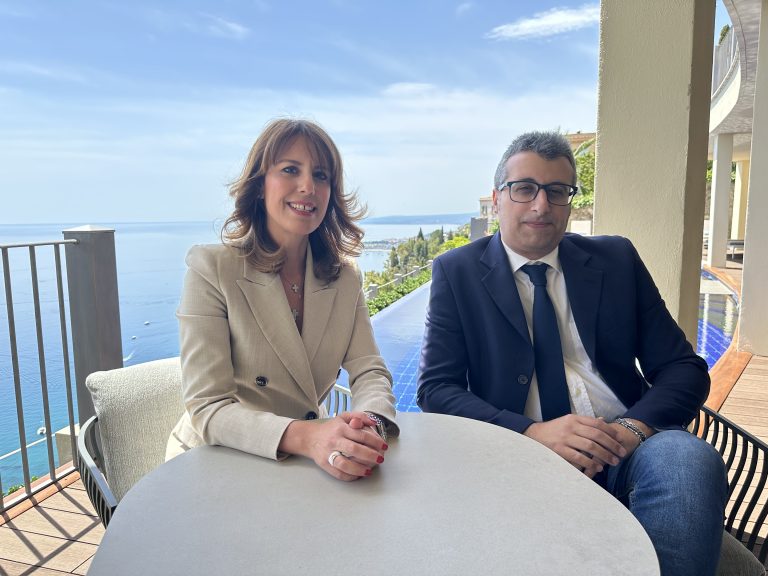 Costantino (Metropole-BZAR Hotels): “Il lusso esalta Taormina ma non smettiamo di raccontare la storia” (VIDEO)