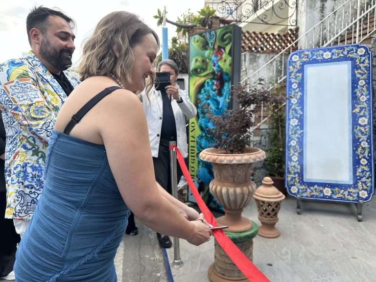 Taormina celebra la bellezza: grande successo per l’inaugurazione dell’atelier Art Leone