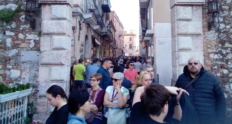 Primo maggio con il pienone a Taormina: segnali positivi per la stagione