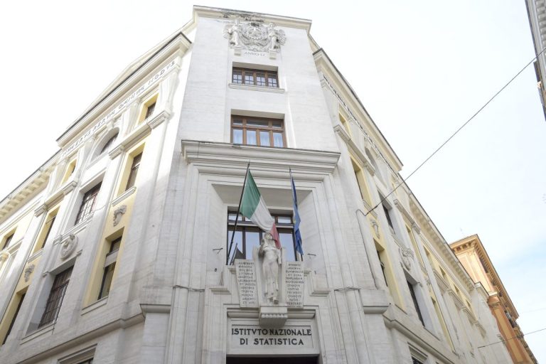 Istat, ad aprile l’inflazione è allo stesso livello di marzo (+1,9%)