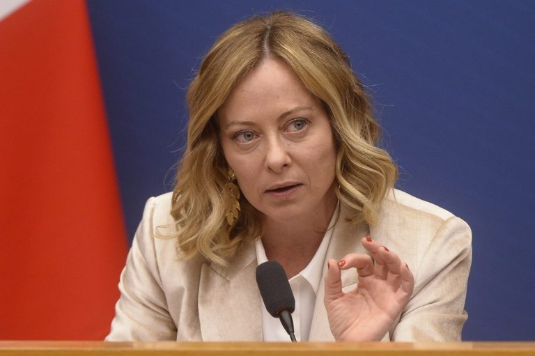 Iran, Meloni riunisce i ministri e sente Netanyahu, Trump, Merz e Von der Leyen