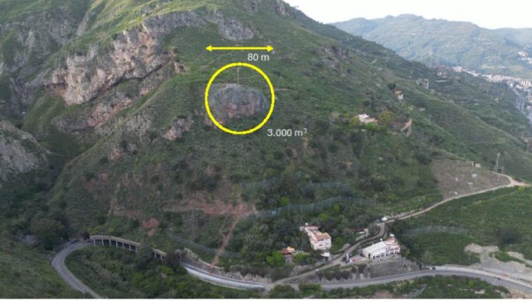 Taormina, pronte le cariche esplosive per far brillare il costone di Via Garipoli