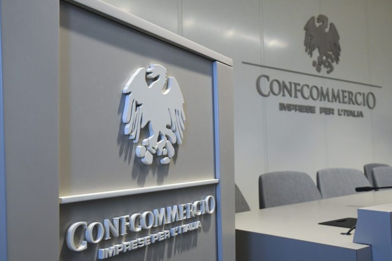 Stime di Confcommercio, bene i fondamentali ma i consumi sono fermi