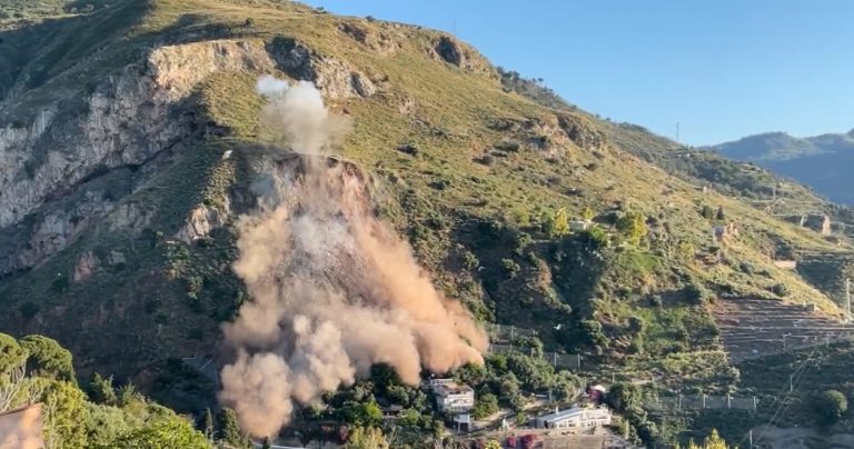 Taormina, fatto brillare dagli artificieri il costone: frana neutralizzata con l’esplosivo