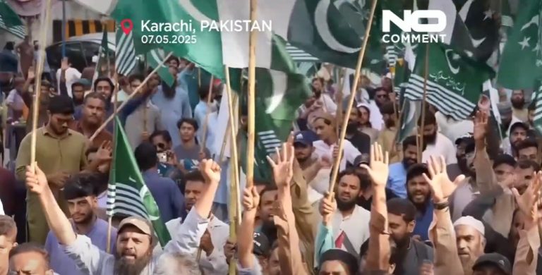 Le tensioni aumentano, India e Pakistan si scambiano attacchi