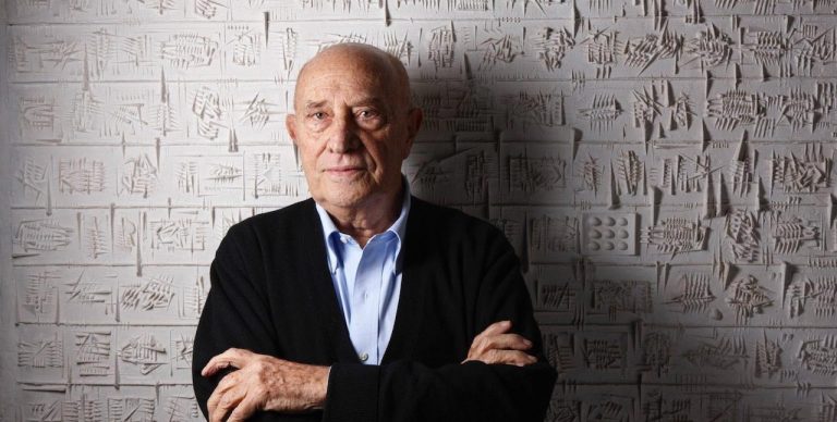 Addio al grande Arnaldo Pomodoro: avrebbe dovuto realizzare una scultura al Porto di Taormina Addio al grande Arnaldo Pomodoro: avrebbe dovuto realizzare una scultura al Porto di Taormina