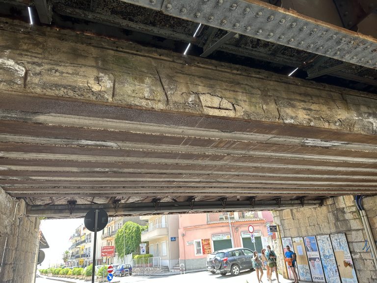 Taormina, cadono calcinacci dal Ponte di Mazzeo: urge una verifica