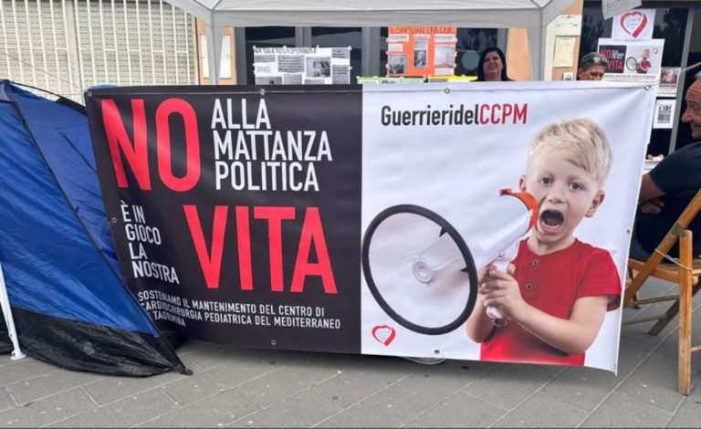 CCPM Taormina, il sit-in della speranza tra la lotta delle famiglie e il silenzio della politica: la burocrazia conta più della vita dei bambini?