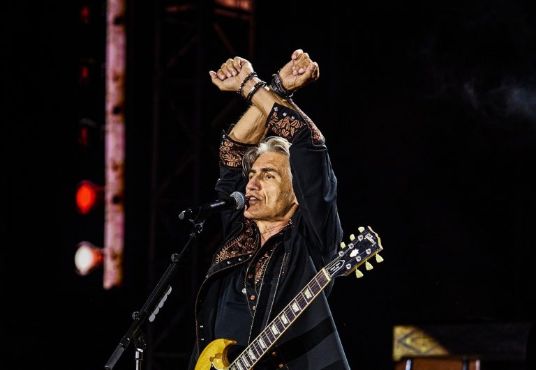 Ligabue, appello per il clima e parole d’amore per la Sicilia: 7 anni fa a Taormina il Nastro d’Argento Ligabue, appello per il clima e parole d’amore per la Sicilia: 7 anni fa a Taormina il Nastro d’Argento