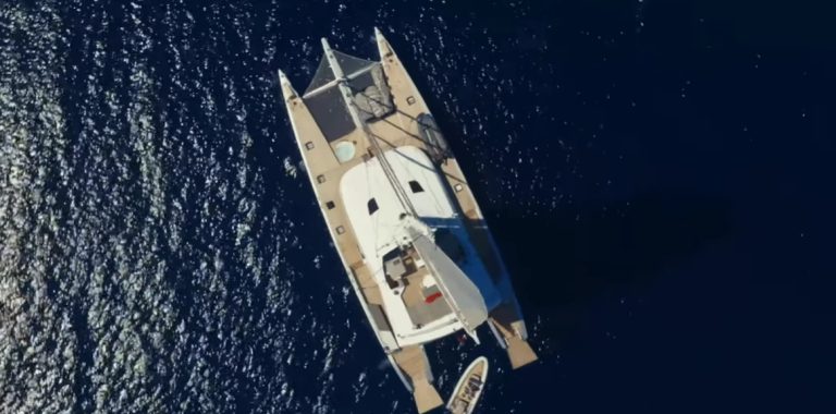 In Sicilia il più grande catamarano del mondo: raggiungerà Taormina
