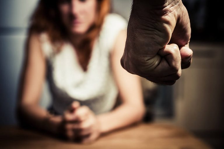 La mattanza delle donne continua e la politica non ha coraggio: con i violenti ci vuole il pugno duro, non slogan