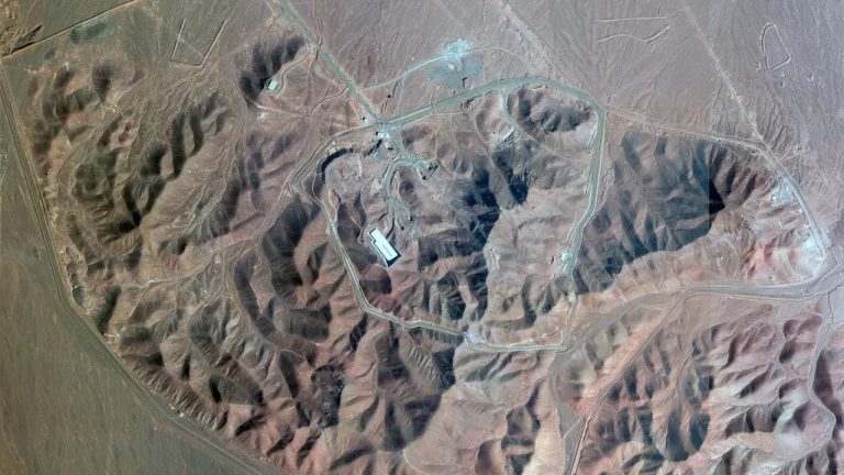 Siti nucleari Iran, media britannici: le scorte di uranio in gran parte intatte