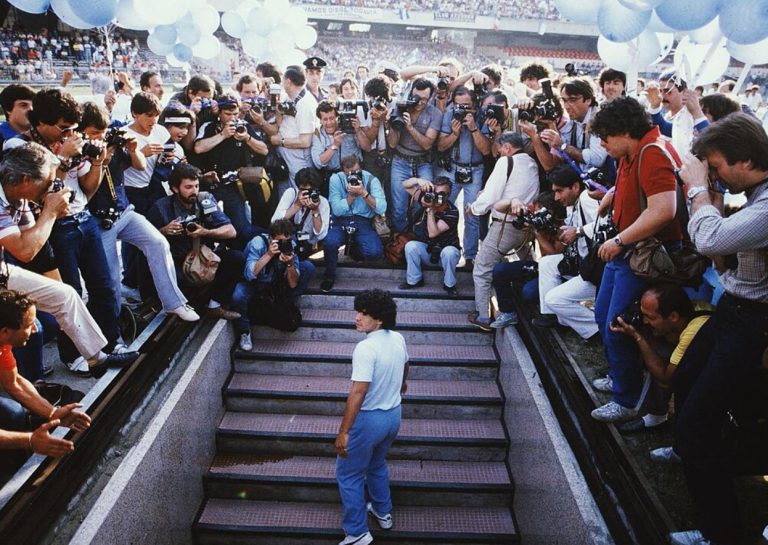 Il 5 luglio 1984 l’arrivo di Maradona a Napoli: la storia è passata anche da Taormina