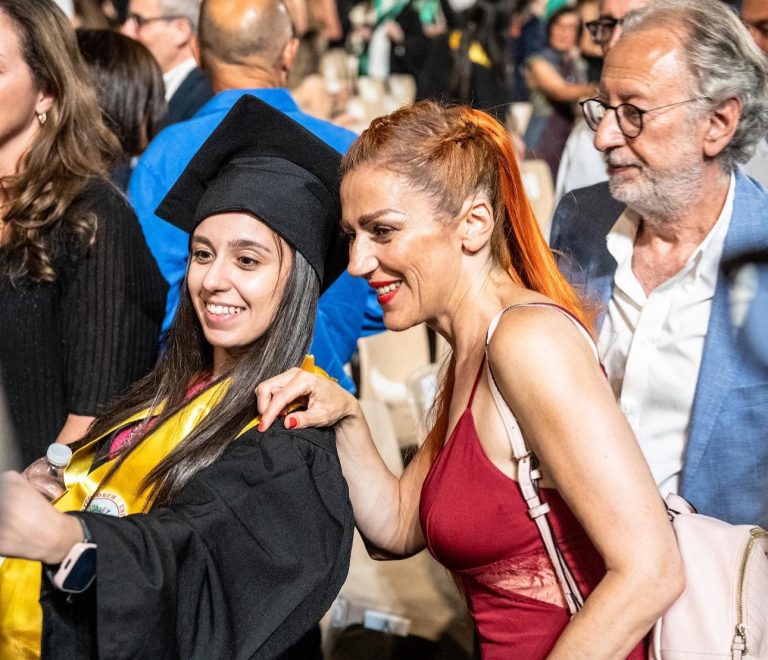 Gabriella Greison sfida gli haters per l’abito indossato a Taormina: “Vi turba la scollatura o che una donna possa parlare di fisica?”