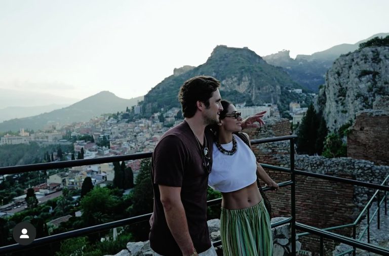 Renata Notni e Diego Boneta in vacanza a Taormina: charme messicano tra le vie della Perla