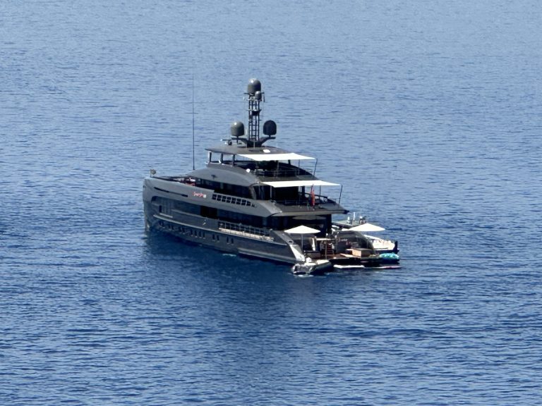A Taormina ecco lo yacht del super-miliardario saudita Emad Khashoggi