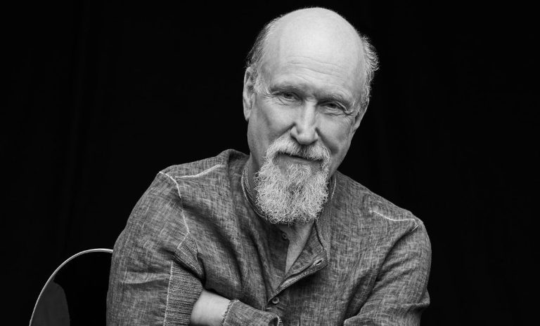 John Scofield apre il Taormina Jazz Festival 2025: groove, maestria e libertà in scena al Parco Trevelyan