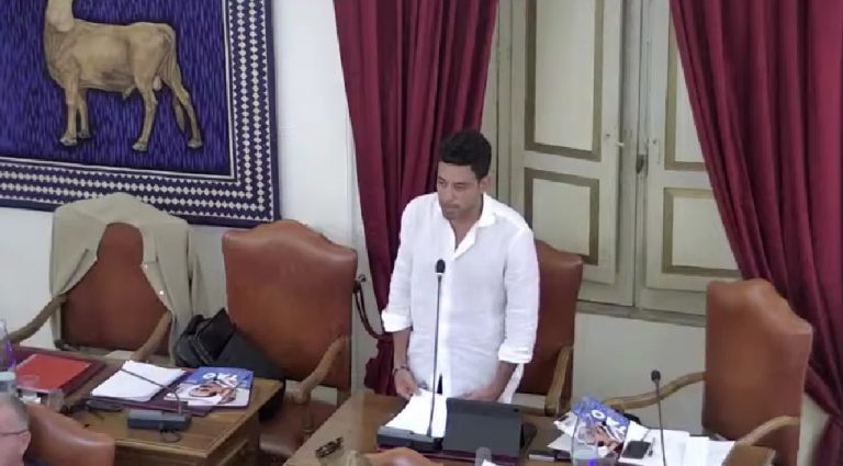 Manuli: “Il sindaco dice di amare Taormina ma cosa aspetta a cambiare l’ordinanza sui rifiuti?”