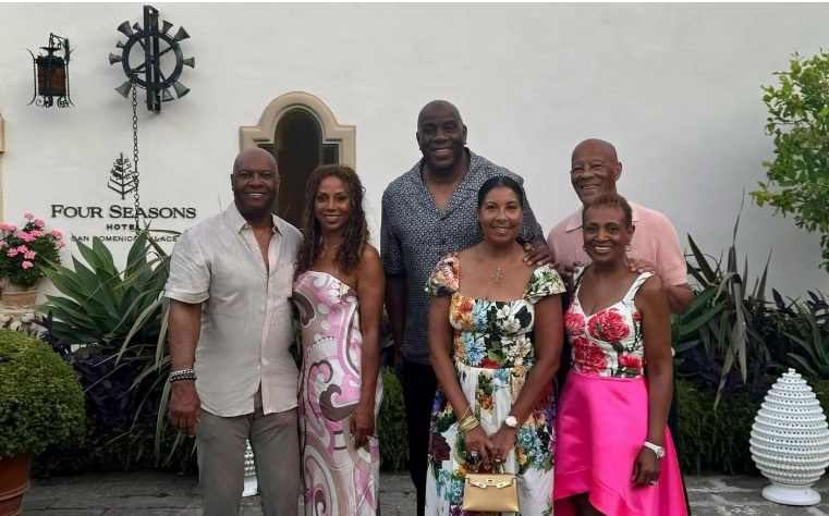 Magic Johnson in vacanza a Taormina: “Che emozione l’hotel di White Lotus”