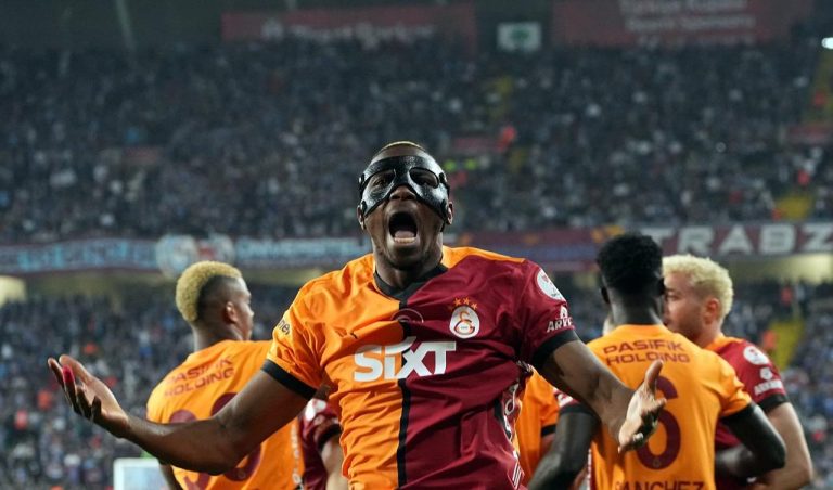 Ribaltone Osimhen, ora il Napoli pensa di tenerlo