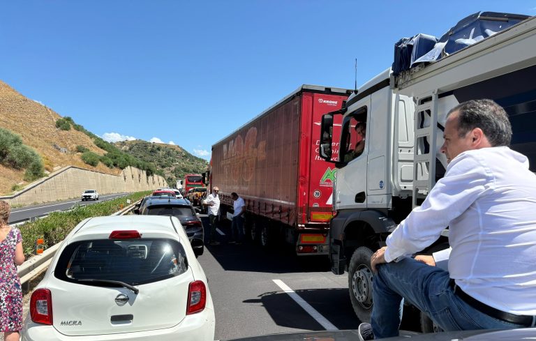 “In che mani siamo?”, De Luca tuona sull’odissea in autostrada ma nel Cas c’è il sindaco ombra di Taormina…