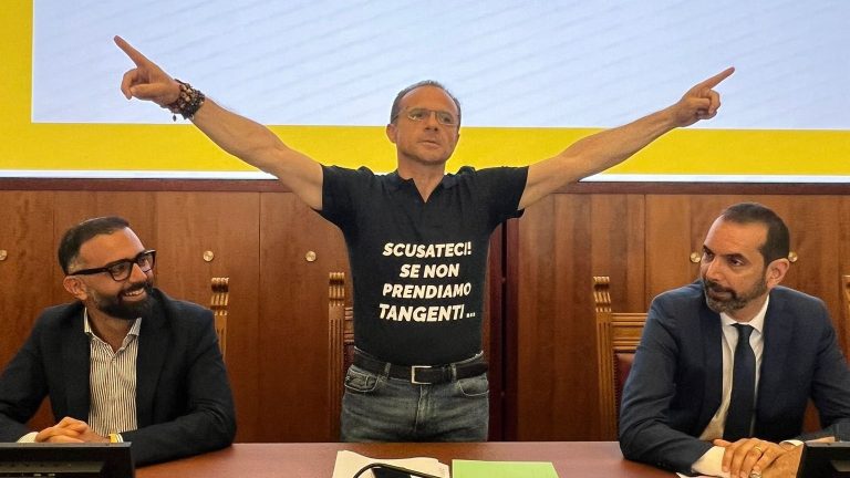 De Luca: “Indagine su Sud chiama Nord? Siamo vittime del “sembrerebbe” a 3 giorni dalle Regionali in Calabria”