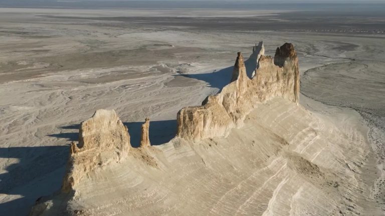 Il Grand Canyon kazako e le grotte sacre: alla scoperta del Mangystau