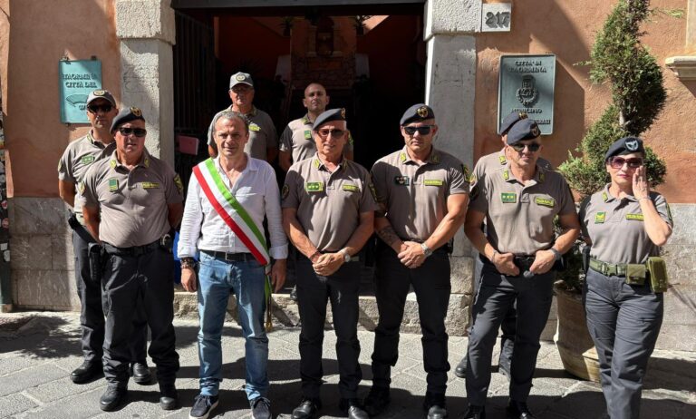 Taormina, dietrofront De Luca sugli ispettori ambientali: “Dovranno limitarsi a segnalare alla P.L. le irregolarità”