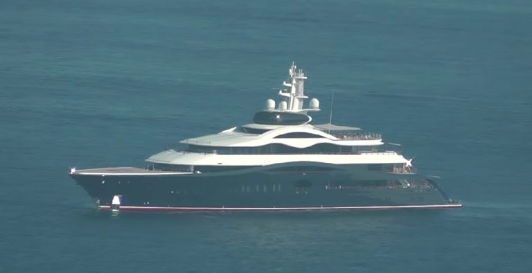 Taormina accoglie il super-yacht di Mark Zuckerberg. Ecco Launchpad, gioiello da 300 mln di lusso