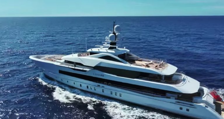Taormina accoglie Lusine, lo yacht dello sceicco Ahmed bin Saeed Al Maktoum 