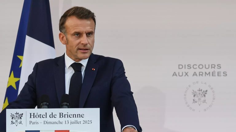 Macron annuncia 6,5 mld di euro di spese militari aggiuntive