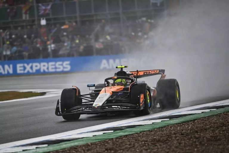 F1, doppietta McLaren a Silverstone, Norris vince su Piastri. Hulkenberg sul podio