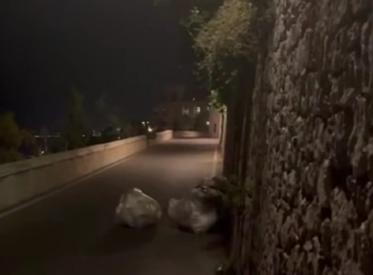 De Luca: “A Taormina beccato lo zozzone gold. Lanciava i rifiuti dalla finestra del ristorante”