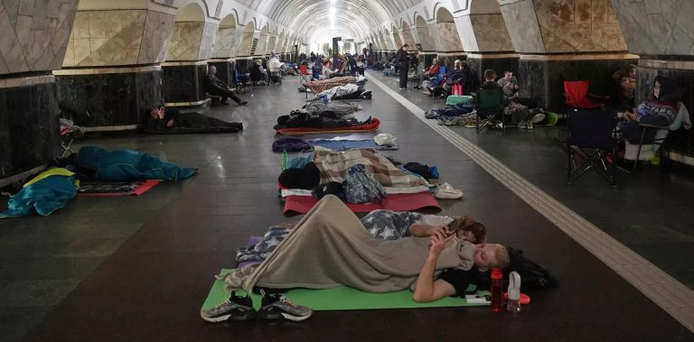 Kiev colpita da un attacco russo con missili e droni durato ore