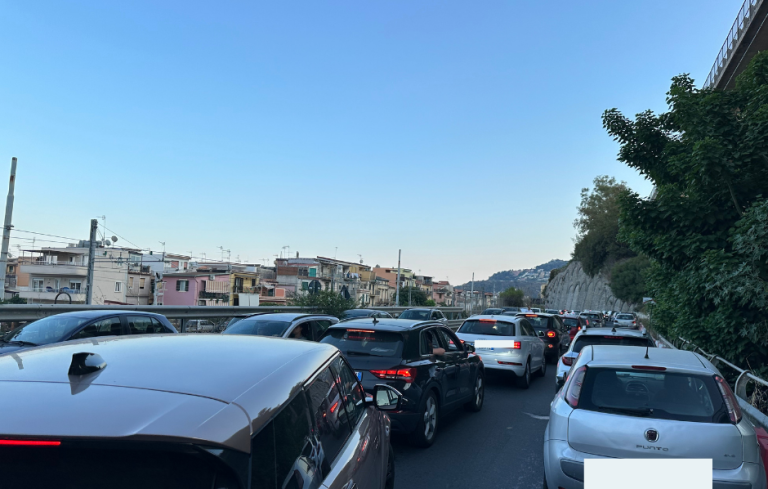 SS114 Taormina, lite per un sorpasso azzardato: volano parole grosse