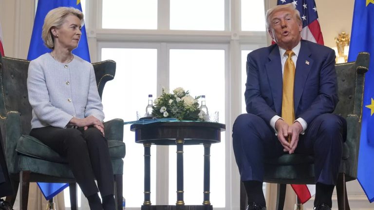 Accordo Usa-Ue sui dazi: Trump e Von der Leyen siglano intesa
