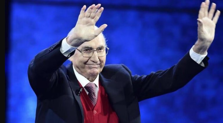 L’ultimo abbraccio a Baudo, l’appello: “Taormina deve essere presente ai funerali”