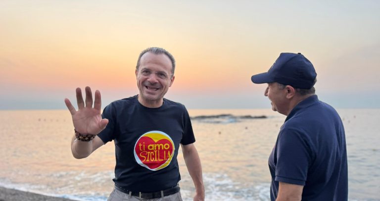 Tasse e rifiuti, a Taormina De Luca carica e provoca: “Faccio il mio dovere, ora potete maledirmi…”