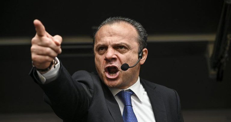 A Taormina “Napoleone” De Luca sfida le lobby. Ma “fan*ulo” a tutte o con eccezioni?