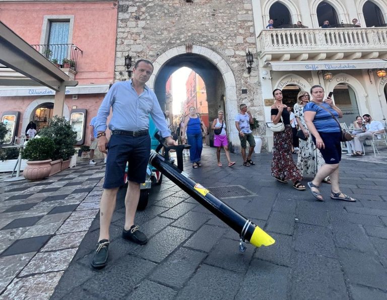 De Luca: “A Taormina ancora ci sono zozzoni che vanno beccati e sanzionati”