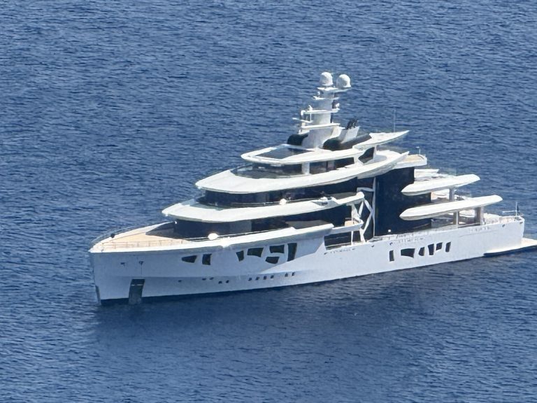 A Taormina Artefact, maxi-yacht più green del mondo. Un gioiello da 150 milioni
