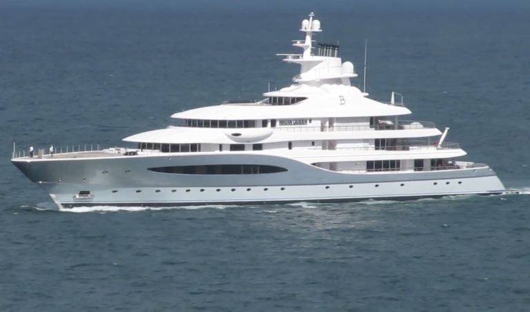 Taormina accoglie Mayan Queen IV, mega-yacht da 150 mln con “balcone segreto”