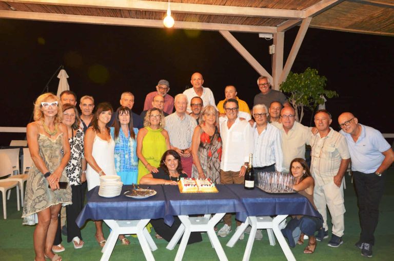 La magia dei ricordi: dopo 40 anni si ritrovano gli ex studenti del Liceo Scientifico “Caminiti” di Santa Teresa