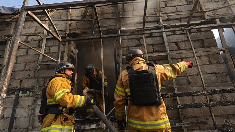 Nuovi attacchi russi in Ucraina con missili e droni, ancora morti