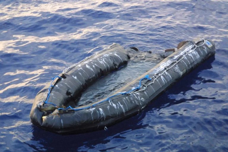 Barca con migranti si ribalta a Lampedusa, almeno 26 vittime. Si cercano i dispersi