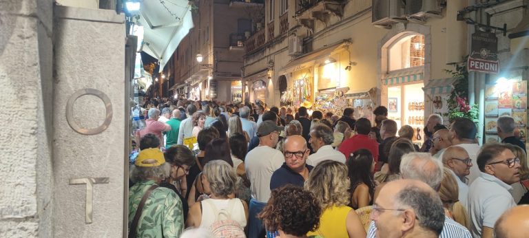 Grandi Eventi a Taormina, Via Teatro Greco paralizzata dalla folla