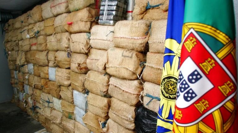 Coppia tedesca in barca a vela alle Azzorre con 263 kg di cocaina
